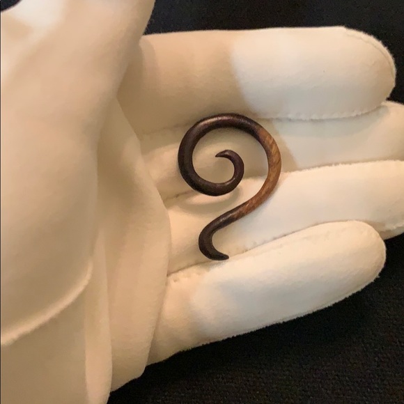 8G earrings - Picture 4 of 4